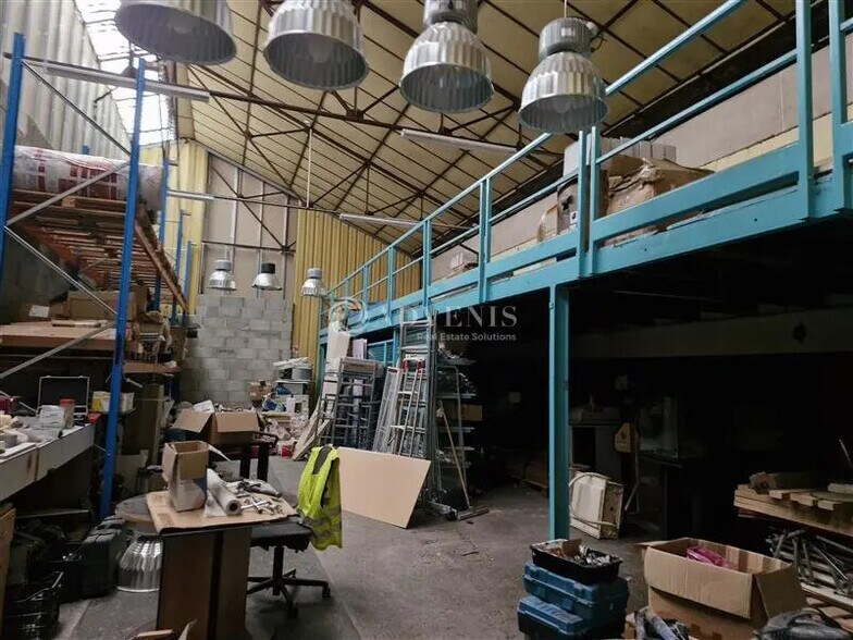 Local d’activités dans Fontaines-sur-Saône à louer - Photo de l’immeuble – Image 3 sur 7