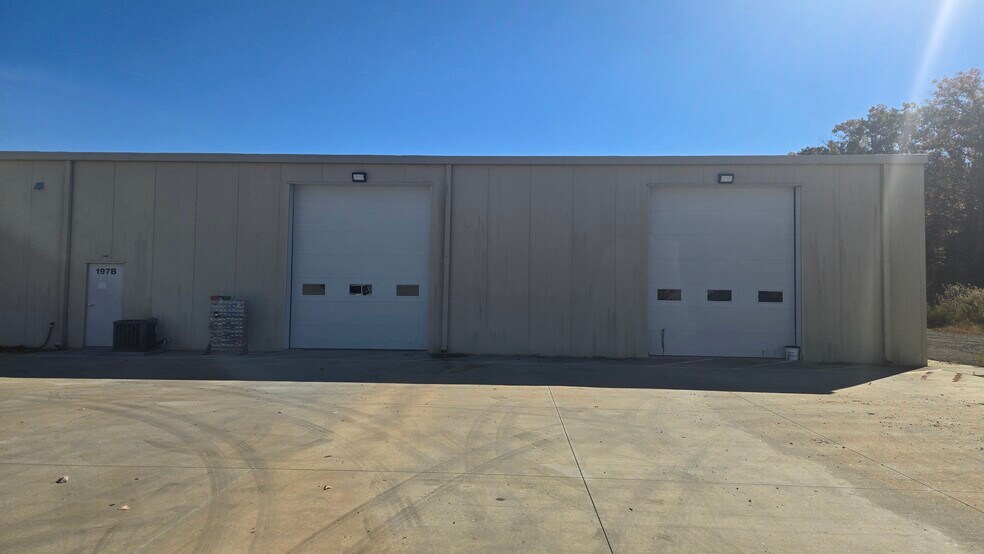 197 Thunder Rd, Mooresville, NC à louer - Photo de l’immeuble – Image 1 sur 23