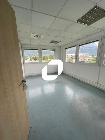 115 Rue Louis Néel, Crolles à louer - Photo de l’immeuble – Image 3 sur 13