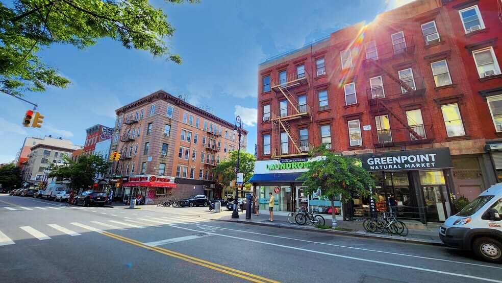 1021 Manhattan Ave, Brooklyn, NY à vendre - Photo de l’immeuble – Image 2 sur 5