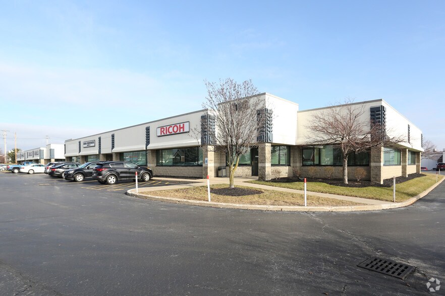 301 Cayuga Rd, Cheektowaga, NY à louer - Photo principale – Image 2 sur 20