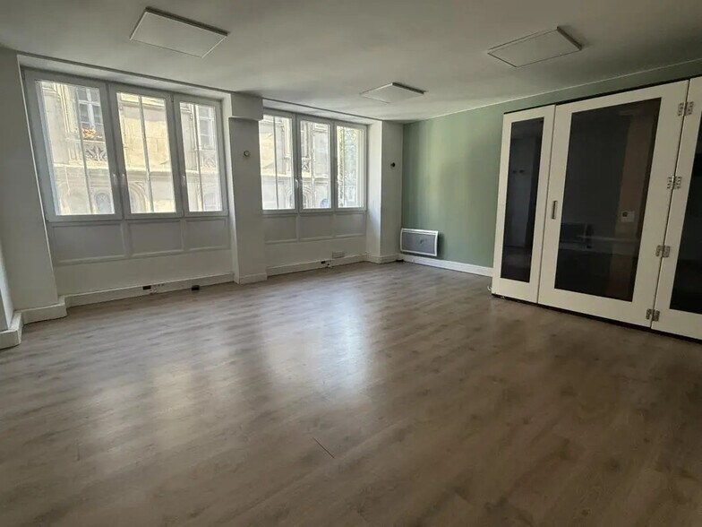 Bureau dans Paris à louer - Photo de l’immeuble – Image 3 sur 9