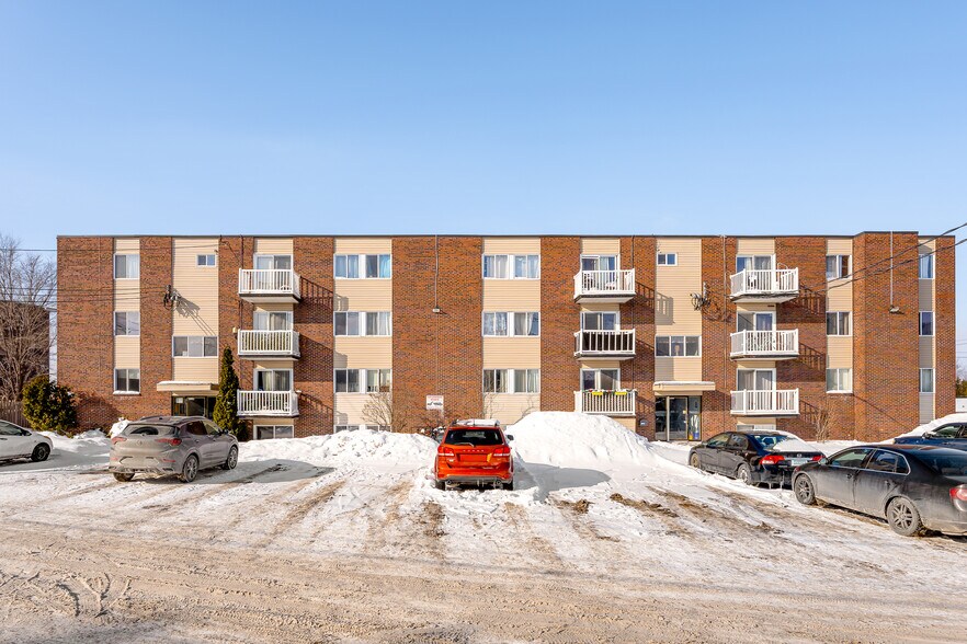 1005-1015 Rue De La Commune, La Prairie, QC à vendre - Photo principale – Image 1 sur 9