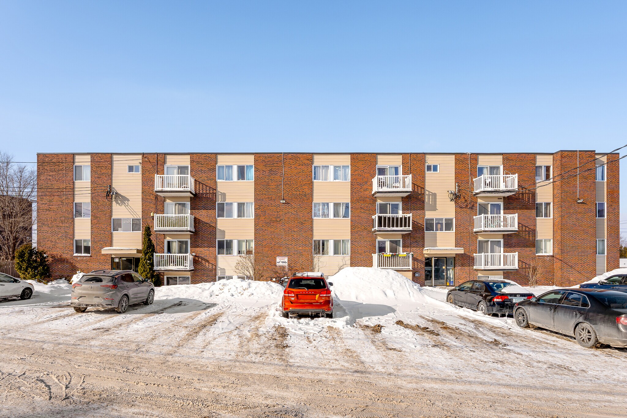 1005-1015 Rue De La Commune, La Prairie, QC à vendre Photo principale– Image 1 sur 10