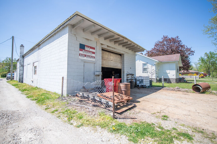1128 N Main St, Uhrichsville, OH à vendre - Photo de l’immeuble – Image 3 sur 33