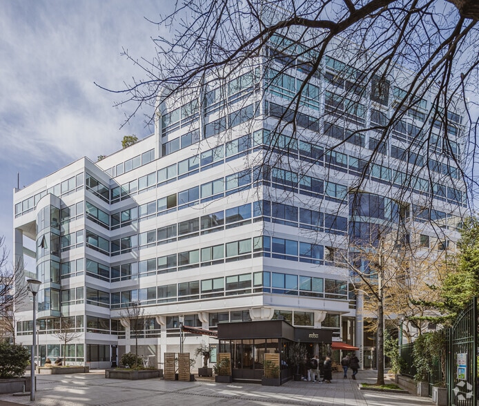 1-3 Rue Gaston Et René Caudron, Issy-les-Moulineaux à louer - Photo de l’immeuble – Image 2 sur 7