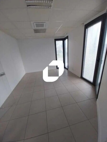 Bureau dans Bruges à louer - Photo de l’immeuble – Image 2 sur 32