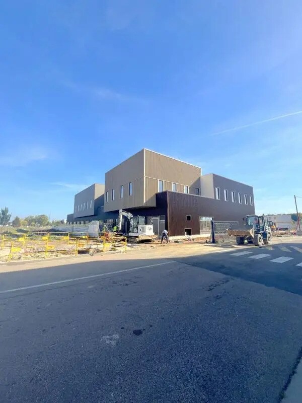 Local d'activités dans Buchelay à vendre Photo de l’immeuble– Image 1 sur 12