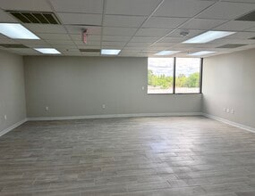 6709 Ridge Rd, Port Richey, FL à louer Photo intérieure– Image 2 sur 7