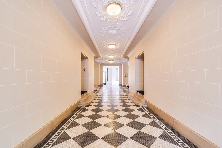 30 Avenue Marceau, Paris à vendre - Hall d’entrée – Image 2 sur 9