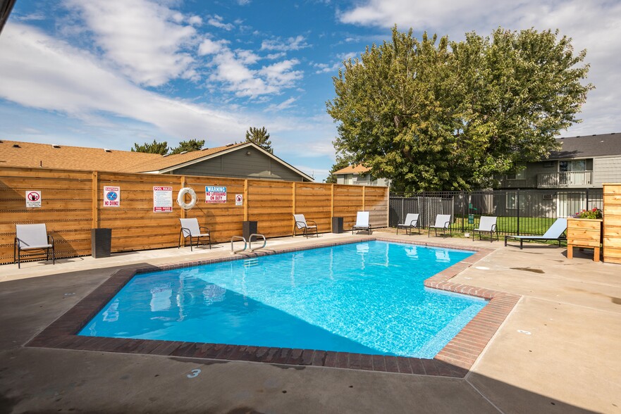1327 N 24th Ave, Pasco, WA à vendre - Photo de l’immeuble – Image 3 sur 15