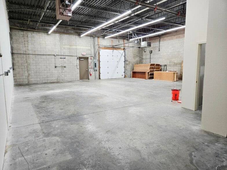 2 Townsend West, Nashua, NH à louer - Photo de l’immeuble – Image 1 sur 12