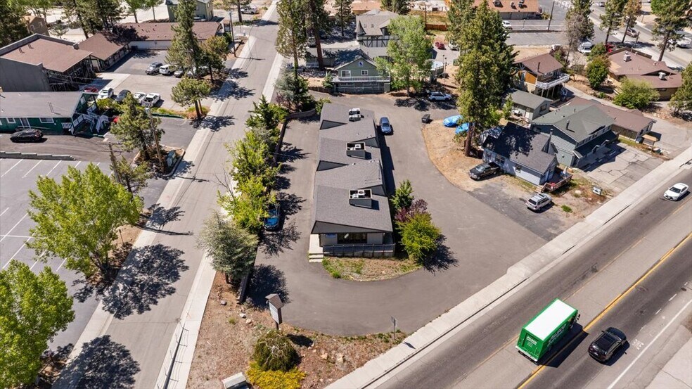 40585 Big Bear Blvd, Big Bear Lake, CA à vendre - Photo de l’immeuble – Image 3 sur 50