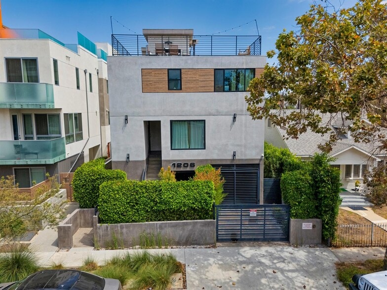 1206 N Sycamore Ave, Los Angeles, CA à vendre - Photo de l’immeuble – Image 1 sur 55