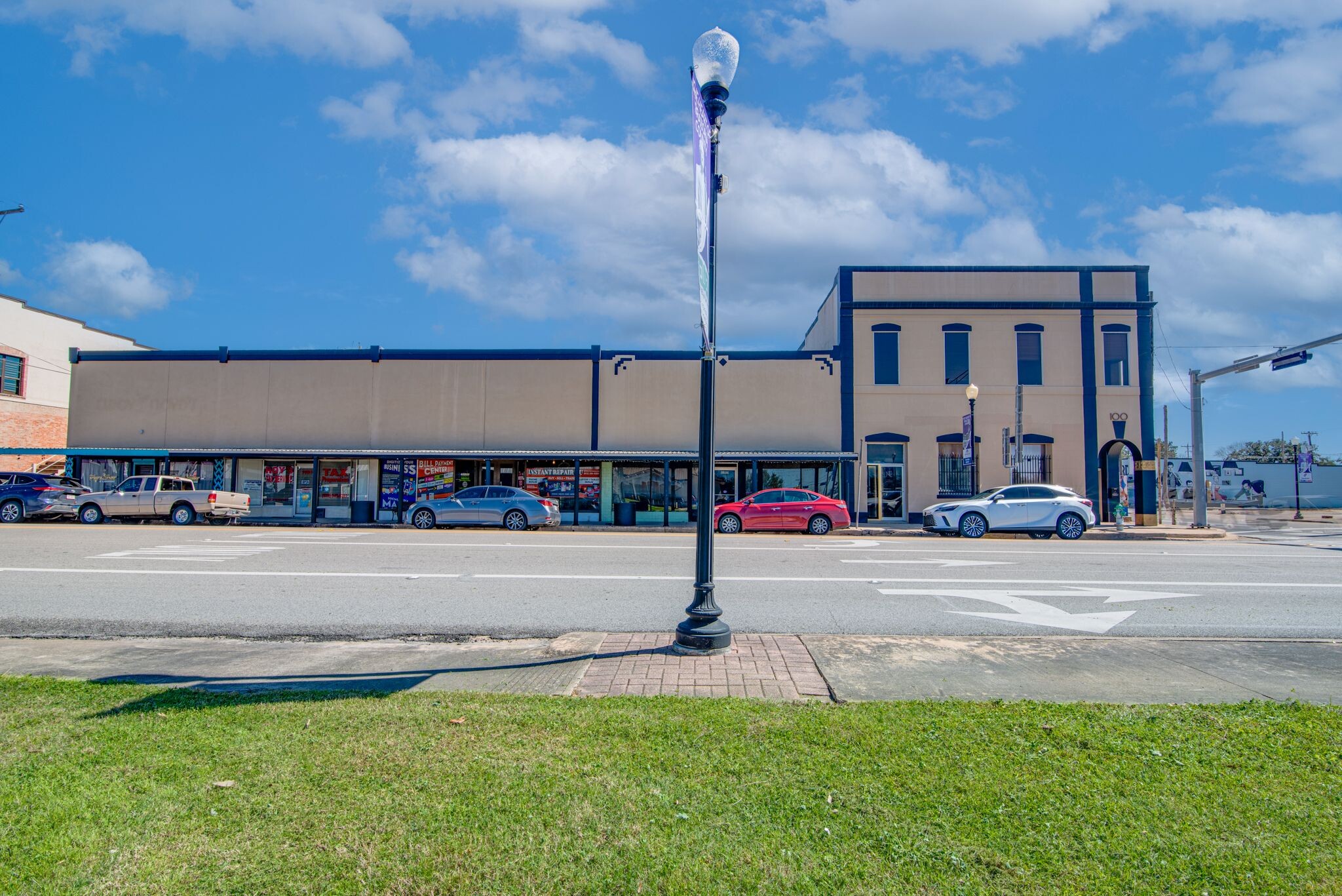 100 N Velasco St, Angleton, TX à louer Photo de l’immeuble– Image 1 sur 1