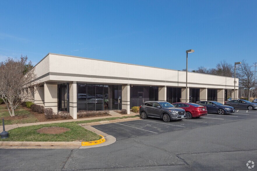 520 Herndon Pky, Herndon, VA à louer - Photo de l’immeuble – Image 2 sur 5