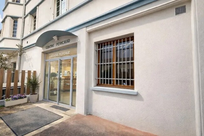 Plus de détails pour Local d’activités à vendre