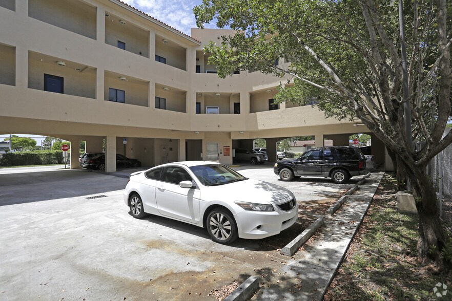 9780 E Indigo St, Palmetto Bay, FL à louer - Photo de l’immeuble – Image 3 sur 5