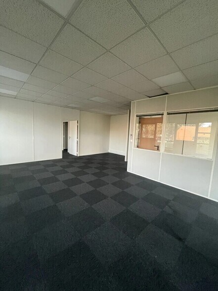 9 Avenue Léonard De Vinci, Pessac à louer - Photo de l’immeuble – Image 3 sur 8