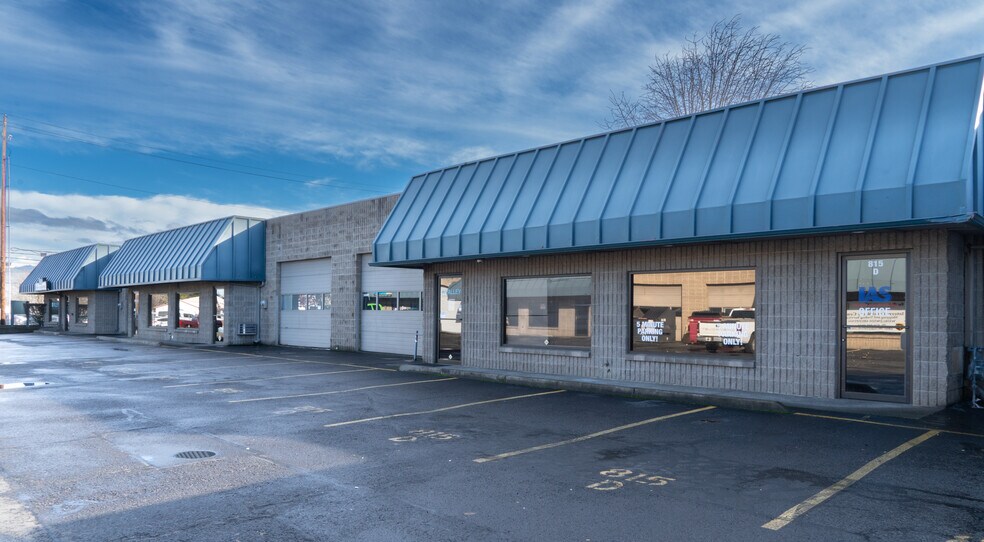 815-817 N Central Ave, Medford, OR à louer - Photo de l’immeuble – Image 1 sur 33