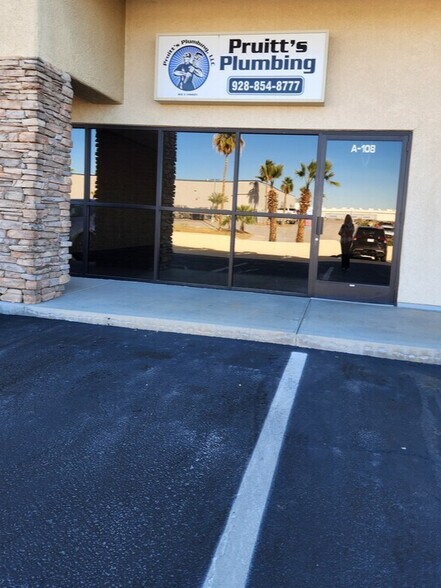 2150 Kiowa Blvd N, Lake Havasu City, AZ à louer - Photo de l’immeuble – Image 2 sur 10