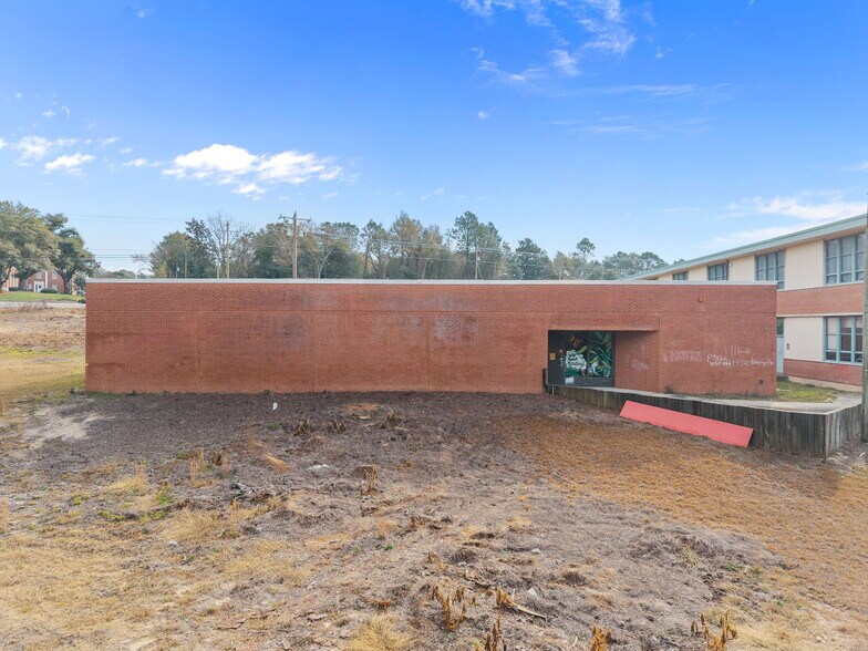 711 N Chapin Rd, Aberdeen, NC à vendre - Photo de l’immeuble – Image 1 sur 28