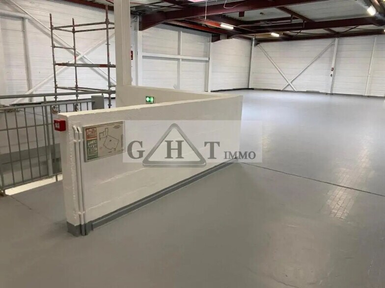 Industriel/Logistique dans Lisses à louer - Photo intérieure – Image 2 sur 9