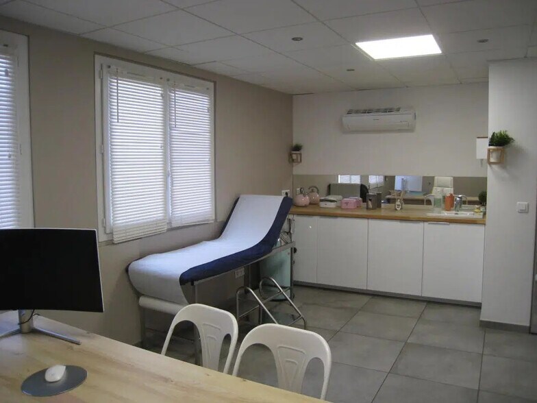 Bureau dans Aubagne à vendre - Photo de l’immeuble – Image 2 sur 6