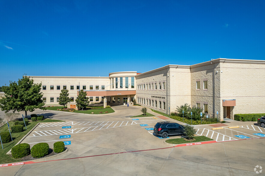 4300 City Point Dr, North Richland Hills, TX à louer - Photo de l’immeuble – Image 1 sur 8