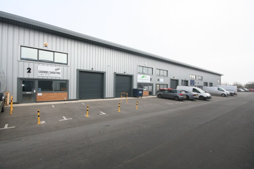 Commerce Close, Westbury à louer - Photo de l’immeuble – Image 1 sur 9