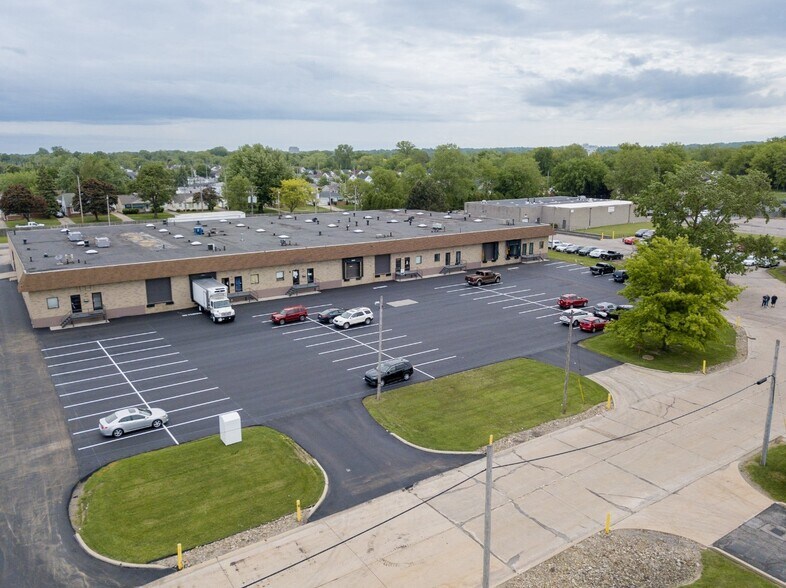4335 Cranwood Pky, Warrensville Heights, OH à louer - Photo de l’immeuble – Image 1 sur 11
