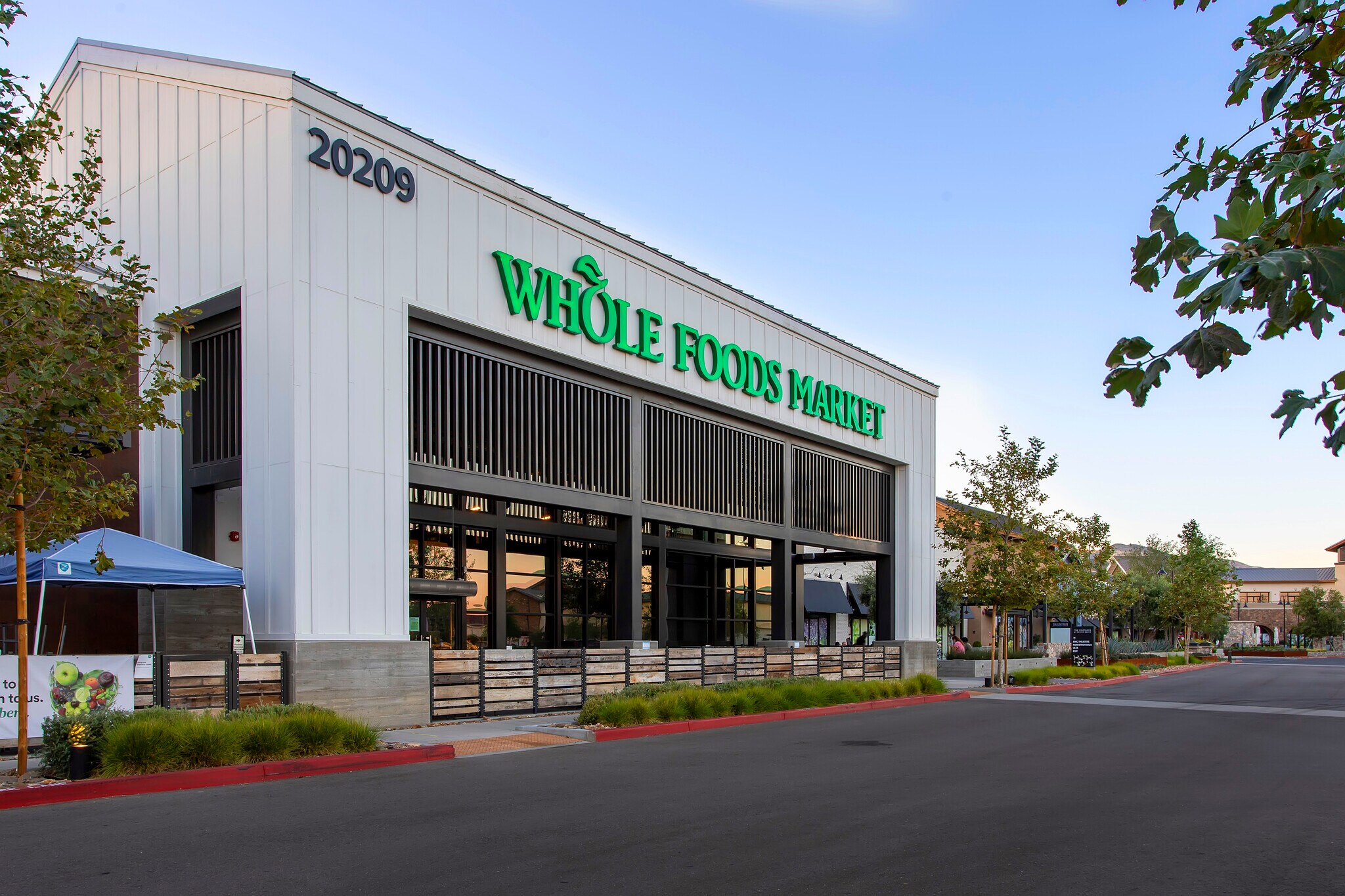 Rinaldi St, Porter Ranch, CA à louer Photo de l’immeuble– Image 1 sur 4