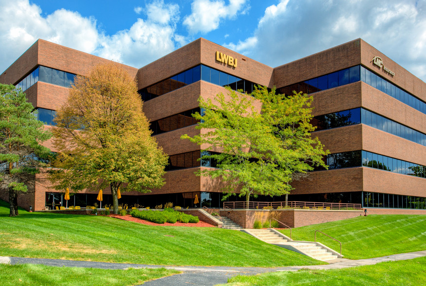 4200 University Ave, West Des Moines, IA à louer - Photo principale – Image 1 sur 6