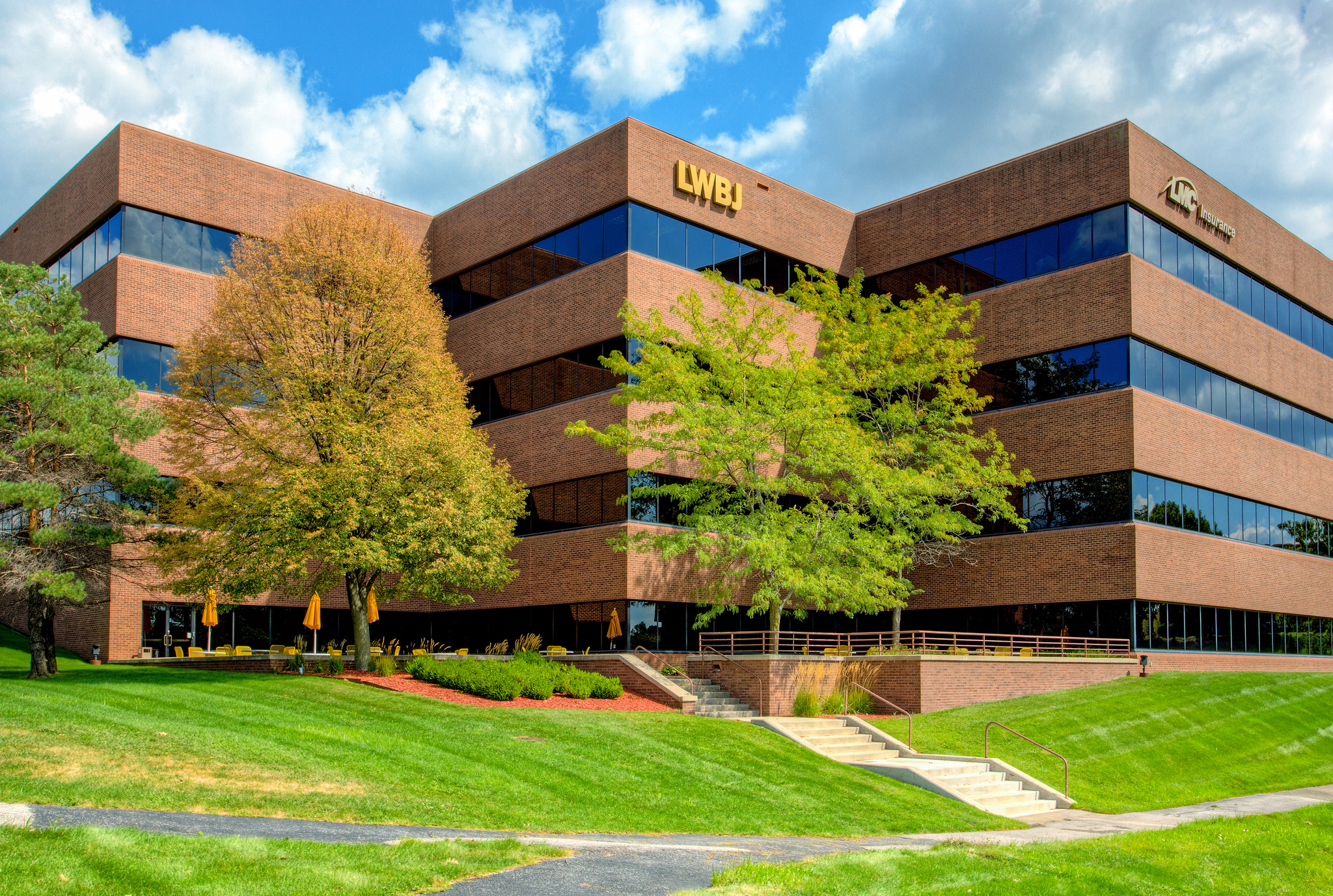 4200 University Ave, West Des Moines, IA à louer Photo principale– Image 1 sur 7