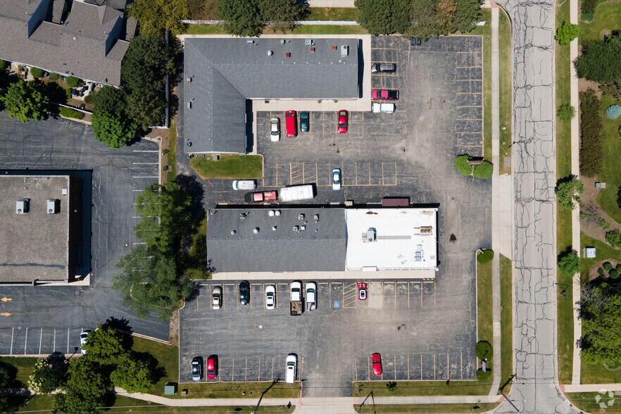 32 Foxcroft Rd, Naperville, IL à louer - Photo principale – Image 1 sur 7