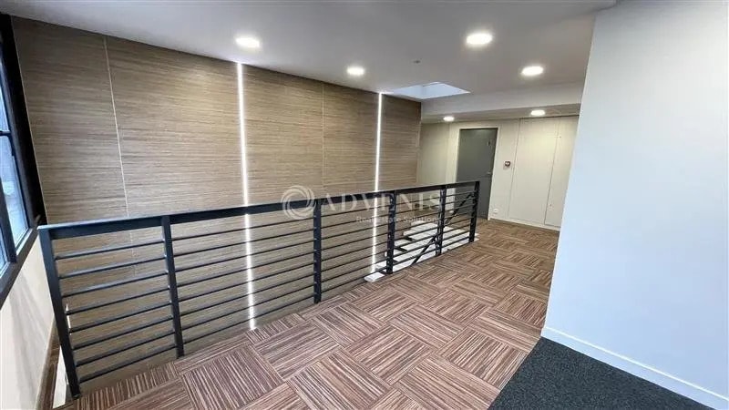 Bureau dans Champs-sur-Marne à vendre - Photo de l’immeuble – Image 3 sur 9
