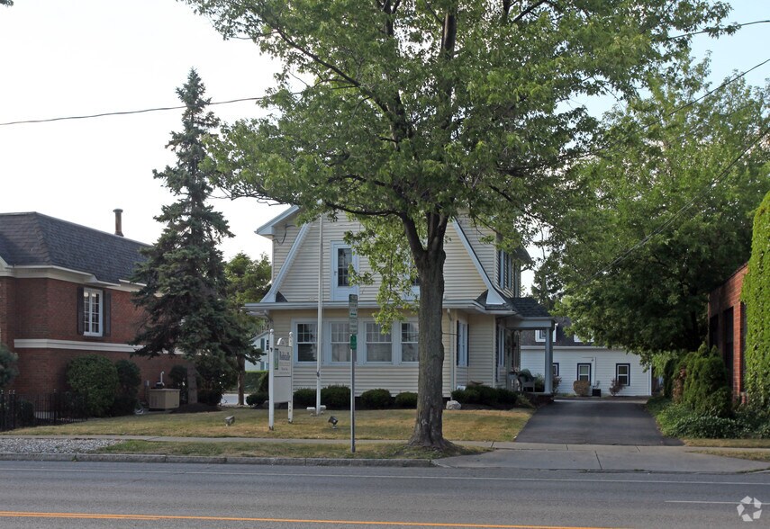 5684 Main St, Williamsville, NY à vendre - Photo de l’immeuble – Image 2 sur 18