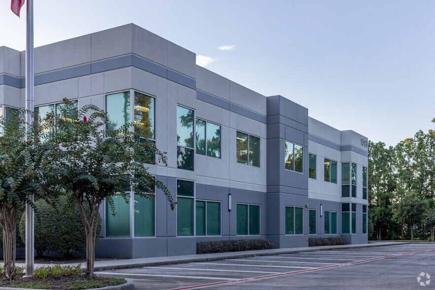 15109 Heathrow Forest Pky, Houston, TX à louer - Photo de l’immeuble – Image 3 sur 4