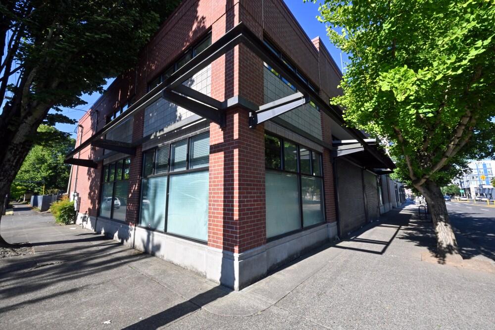 1636 E Burnside St, Portland, OR à vendre Photo de l’immeuble– Image 1 sur 18