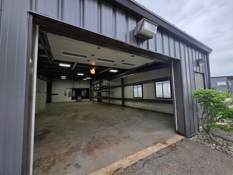 4 Wilder Dr, Plaistow, NH à louer - Photo de l’immeuble – Image 3 sur 24