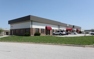 Plus de détails pour 300-320 NW Victoria Dr, Lees Summit, MO - Local d'activités à louer