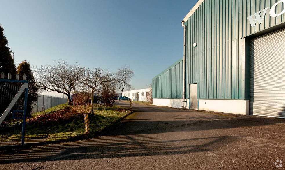 266 Philips Rd, Blackburn à louer - Photo de l’immeuble – Image 2 sur 2