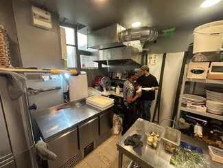 Plus de détails pour Local commercial à louer