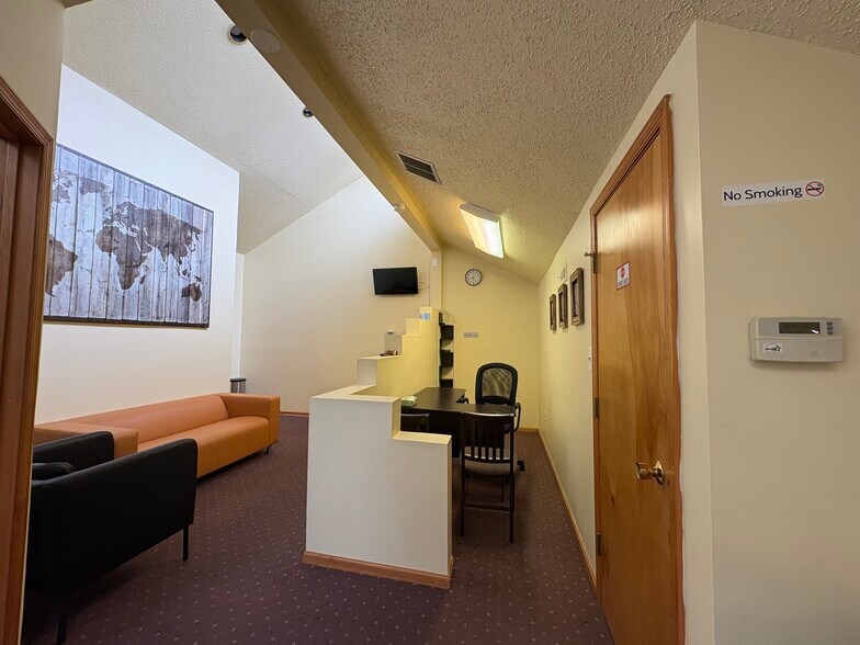 88 Brunswick Woods Dr, East Brunswick, NJ à louer - Photo de l’immeuble – Image 2 sur 5