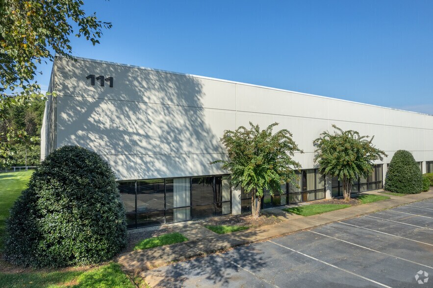 111 Corporate Dr, Spartanburg, SC à louer - Photo de l’immeuble – Image 3 sur 14