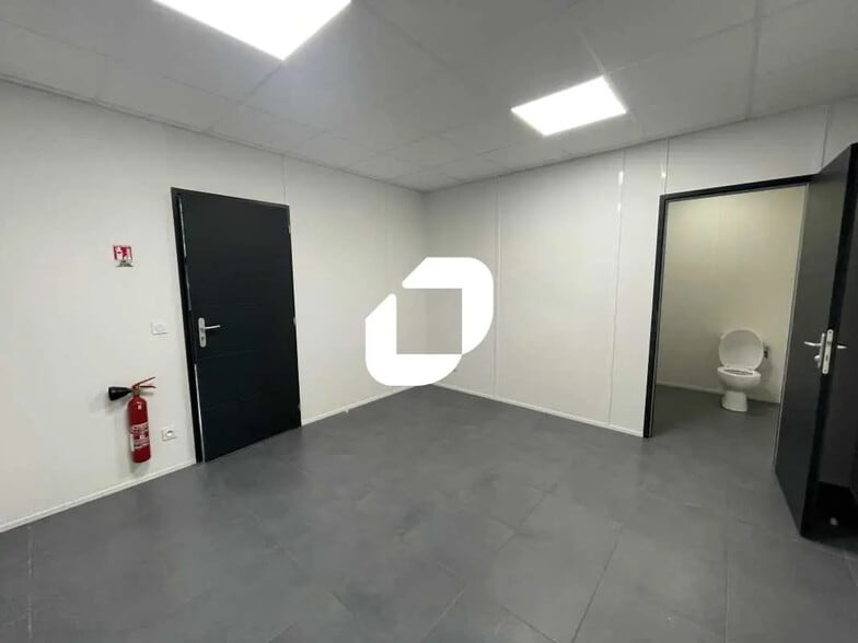 Bureau dans SAINT-JEAN-D'ILLAC à louer - Photo de l’immeuble – Image 3 sur 4