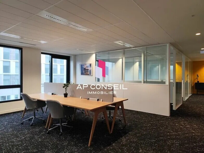 Bureau dans Montigny-le-Bretonneux à vendre - Photo intérieure – Image 3 sur 10