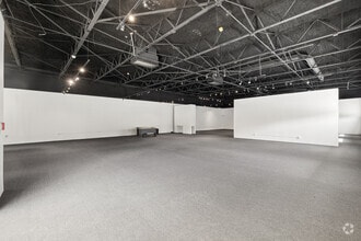 1710 Hi Line Dr, Dallas, TX à louer Photo intérieure– Image 1 sur 12
