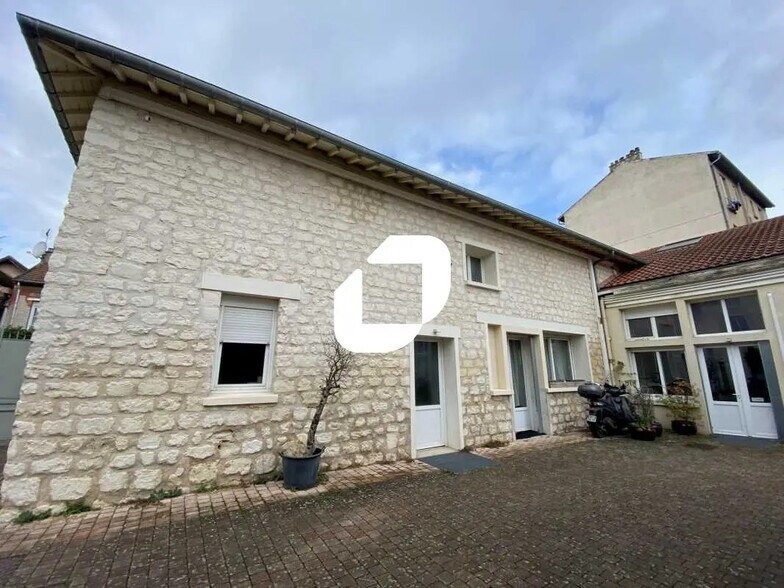 Bureau dans Nanterre à louer - Photo de l’immeuble – Image 1 sur 18