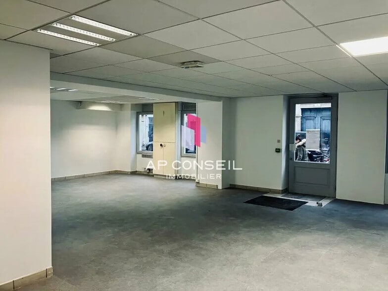 Bureau dans Versailles à louer - Photo de l’immeuble – Image 2 sur 4